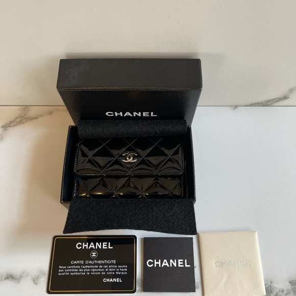 CHANEL Patent Quilted Flap Card Holder - Picture 7 of 9